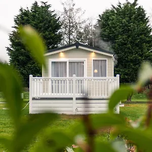 Yew Tree With Hot Tub Lodge York